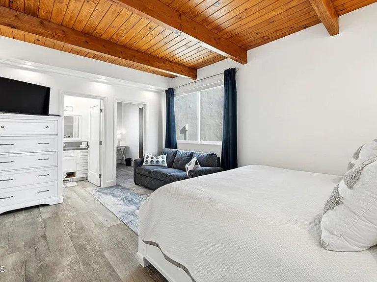 3373 Ocean Dr — Photo 46