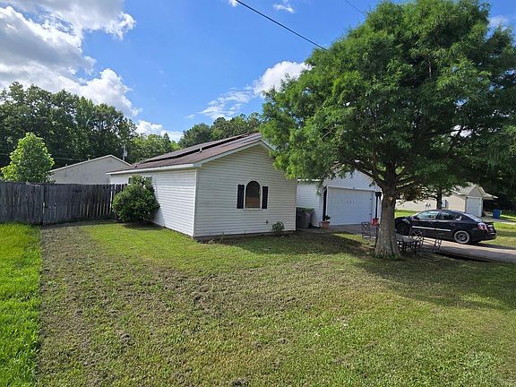 3rd image of 214 Spring Branch Dr