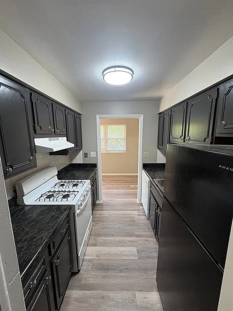 Peoria Place Apartments — Photo 4