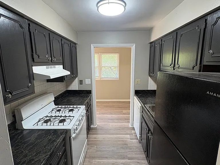 Peoria Place Apartments — Photo 3