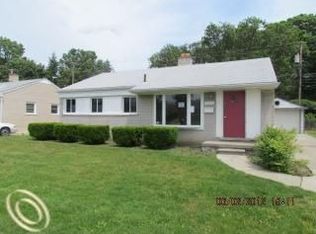 31436 Lyons Cir W, Warren, MI