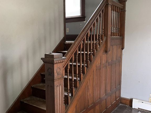3rd image of 613 E Powell Ave