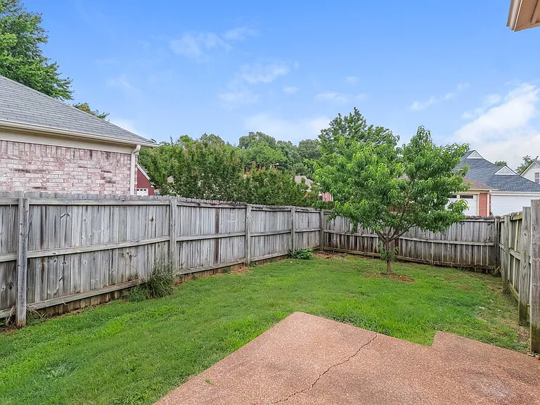 8645 Valmont Cir — Photo 16