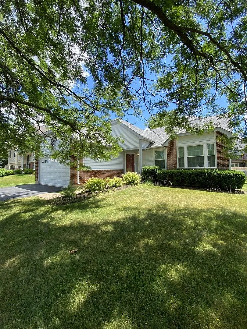 572 Shaker Ln photo 1