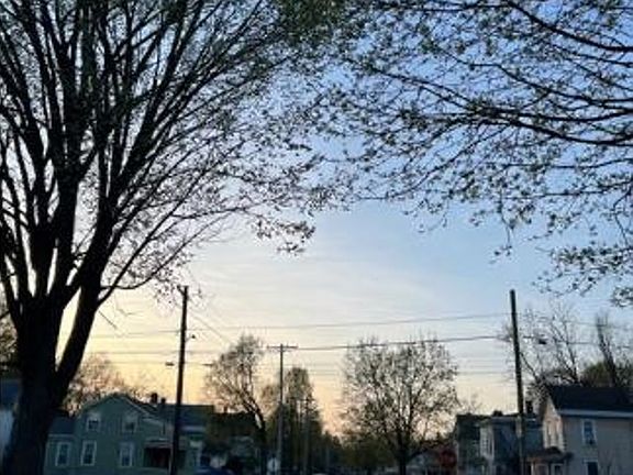 Exterior Neighborhood (street photo)