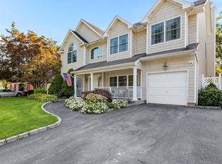 26 Dellmarie Ln, Nesconset, NY 11767