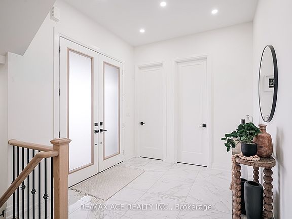 5th image of 1 Macpherson St
