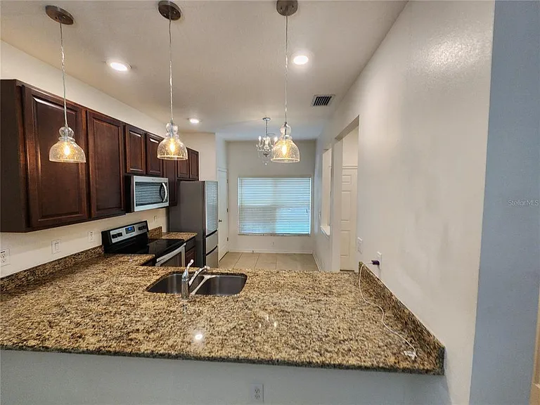 1112 Hillhurst Dr — Photo 9