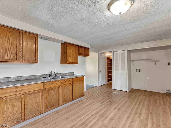 3rd image of 445 Morgan Ct