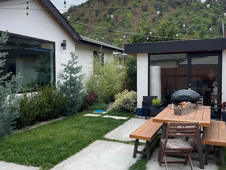 2254 Harwood St — Photo 15