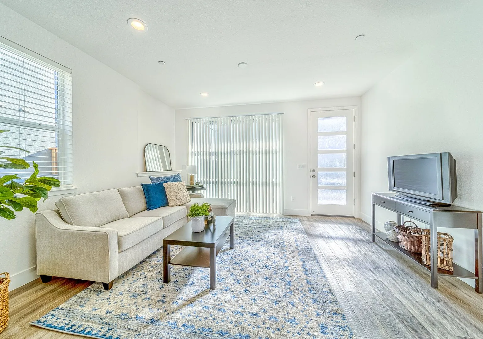 Phase 1 Bungalow Rental - Lot D40 Main — Photo 3