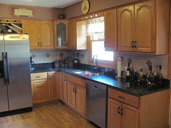 4th image of 1700 Illini Dr
