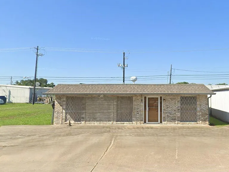 1301 N Avenue H — Photo 5