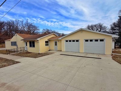 911 Vernon St, Decorah, IA, 52101