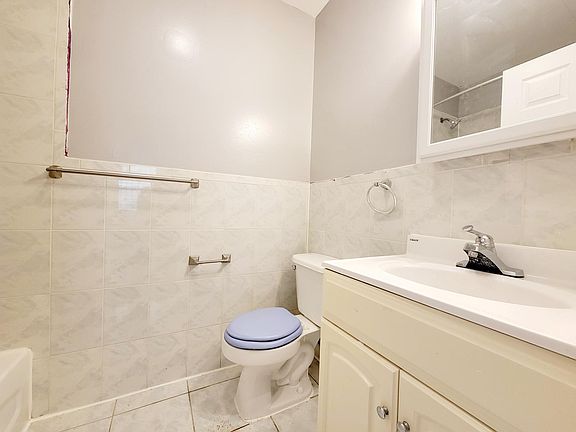 5th image of 597 Bramhall Ave Floor 1