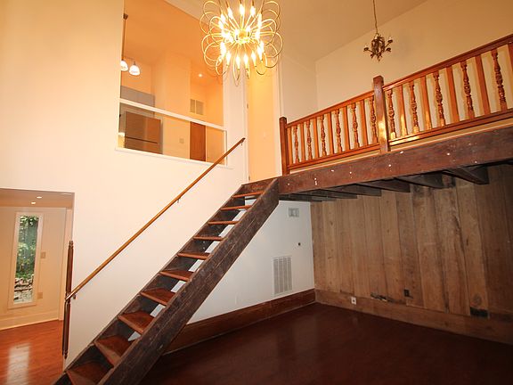 3rd image of 1016 Peniston St