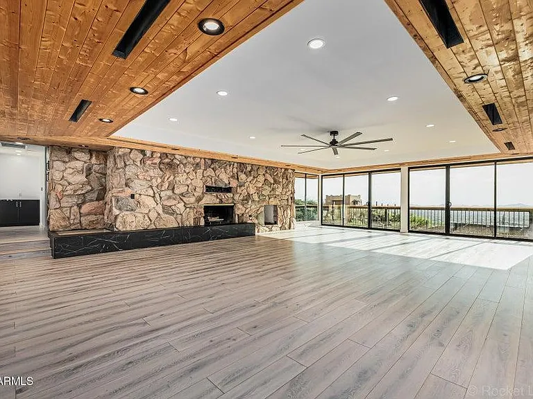 6111 E Victoria Dr — Photo 11