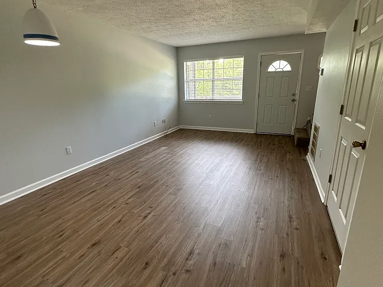2 Green Meadow Ln #C — Photo 3