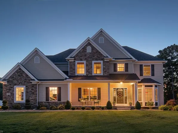 2312 Rivers Edge Dr, Willoughby Hills, OH 44094