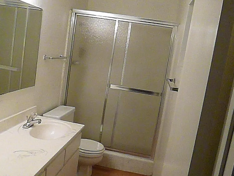 2246 W Corrine Dr — Photo 7