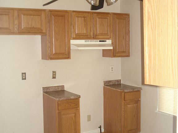 4th image of 562 Stockbridge Ave
