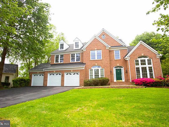 3rd image of 8310 Holly Haven Ln