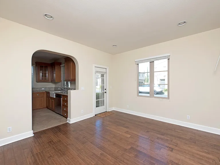 1270 Dahlia Loop — Photo 5