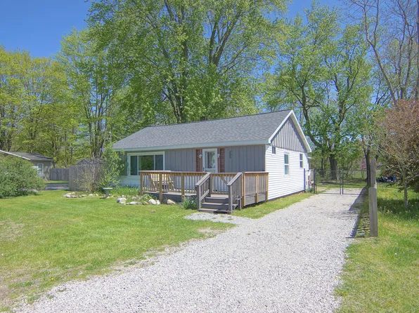 205 Marion Ave, Hartford, MI 49057