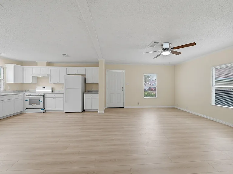 11730 Greenglen Dr — Photo 10