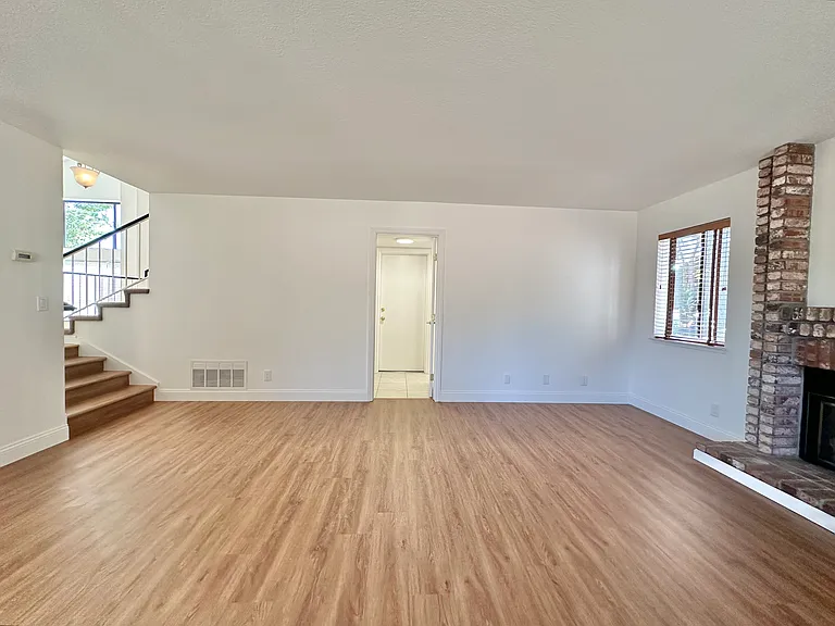768 Rose Dr — Photo 17