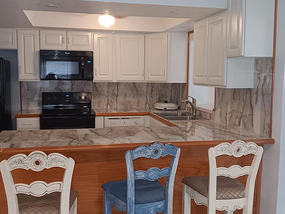 5th image of 451 Marsh Ave