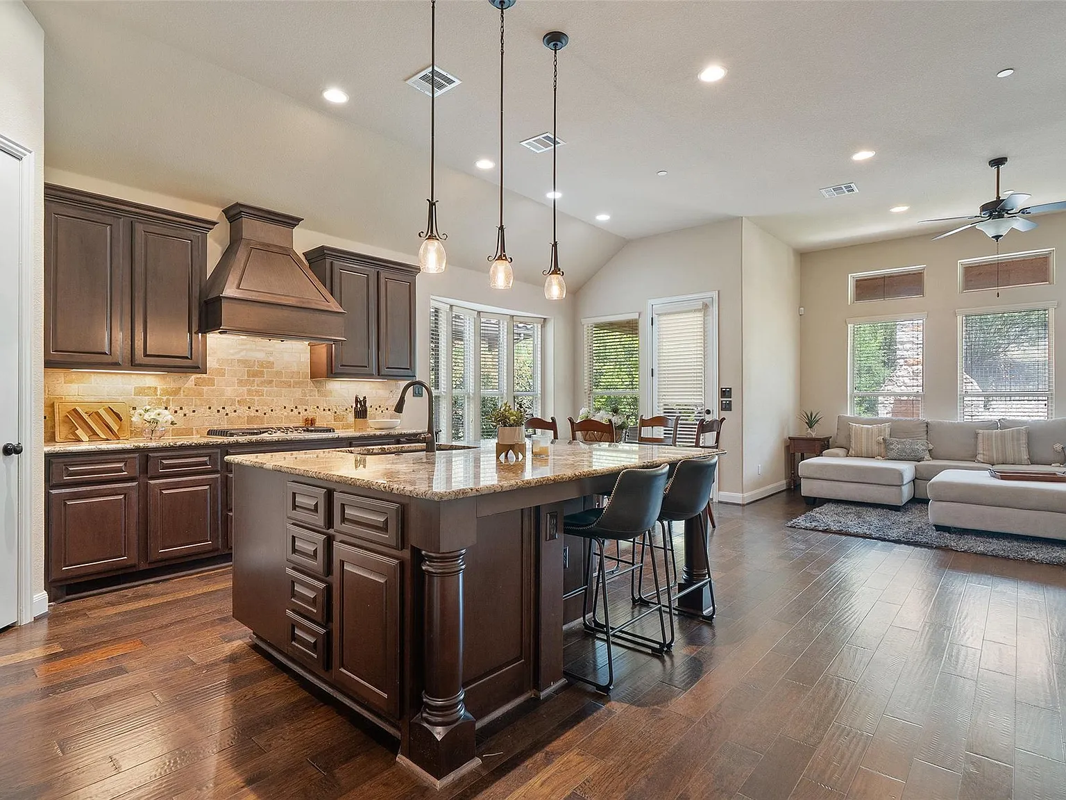 4 bed, 3.0 bath, 2177 sqft, $4,000 — Photo 3