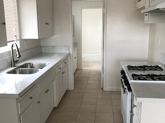 4th image of 1015 S Marguerita Ave