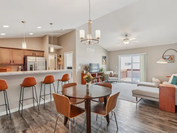 390 Tanglewood Dr, Solon, IA 52333