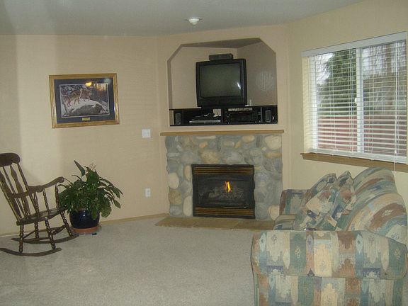 Family room or casual living room, rounded corners throughtout