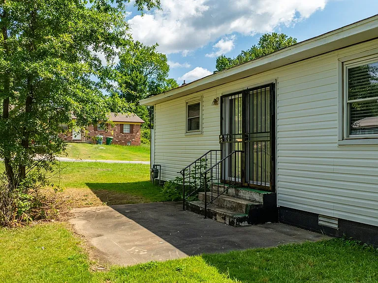 15 Village Ct — Photo 25