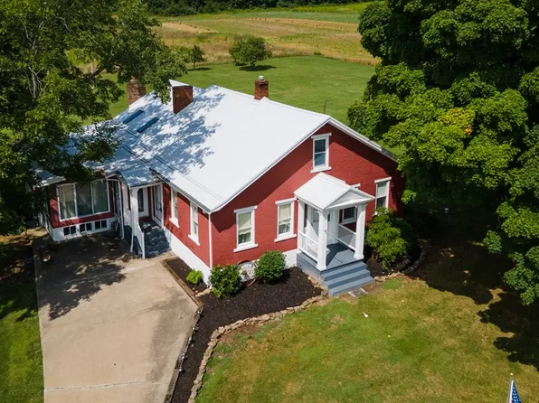 899 Hartzell Rd, New Castle, PA 16105