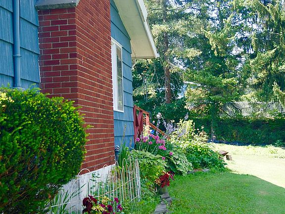 2nd image of 104 Wilmot Dr
