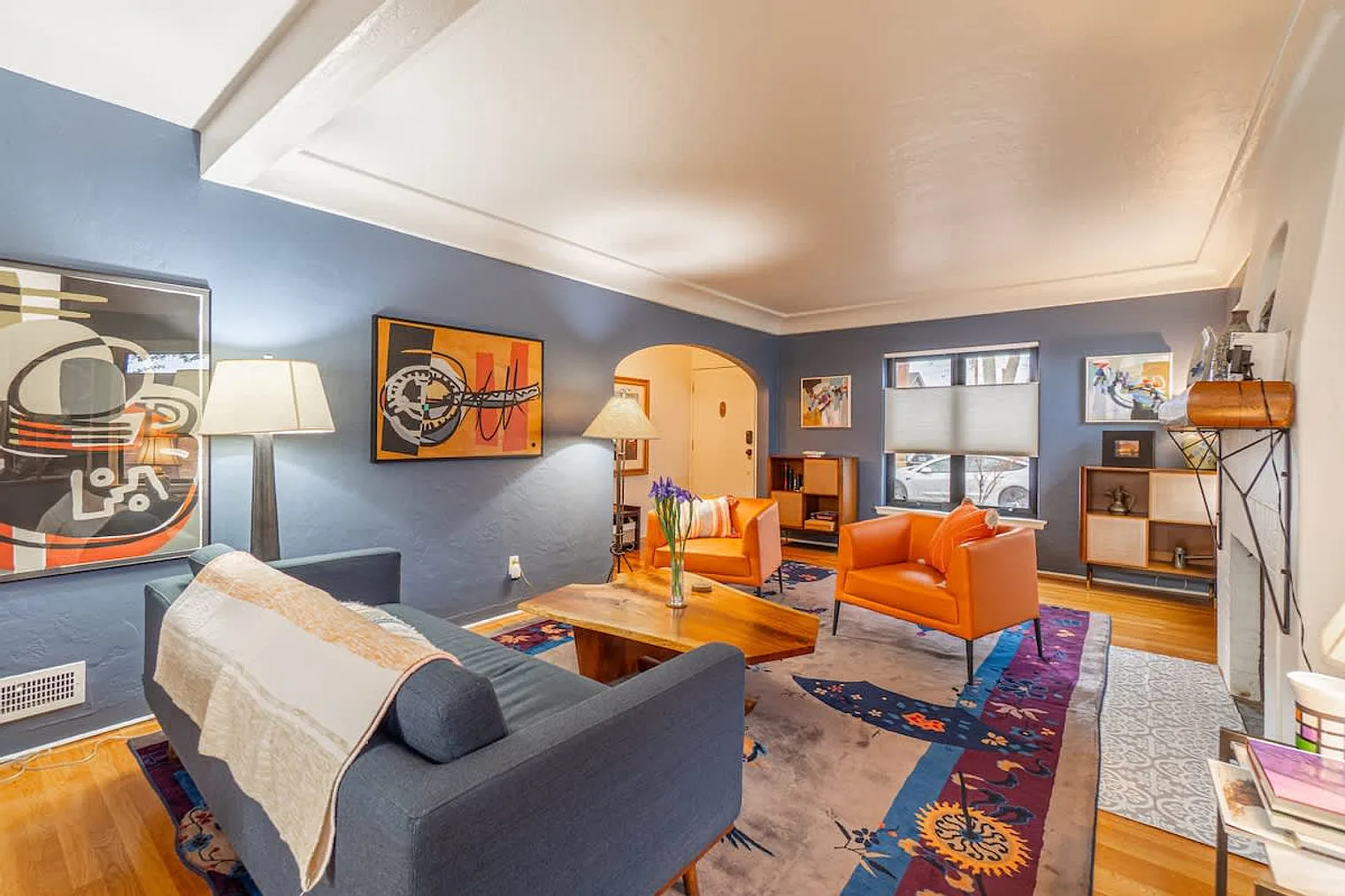 2 bed, 1.0 bath, 1237 sqft, $8,155 — Photo 2