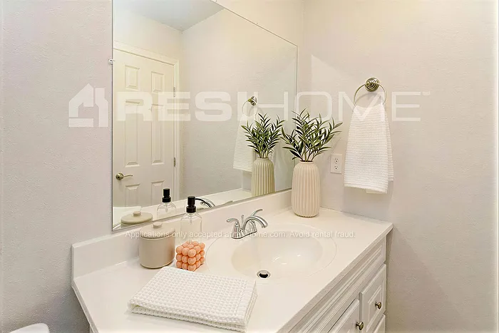 3705 SW 44th St — Photo 7