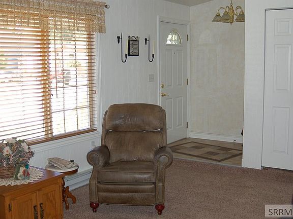 3rd image of 260 Melanie Dr