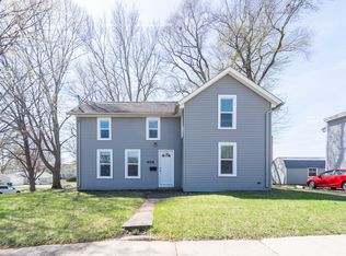 406 W 12th St, Cedar Falls, IA 50613