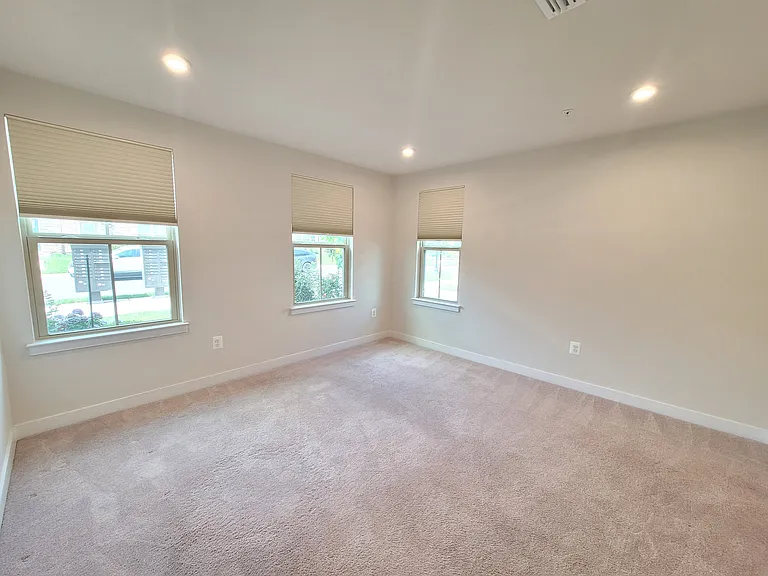 8667 Shady Pines Dr — Photo 28