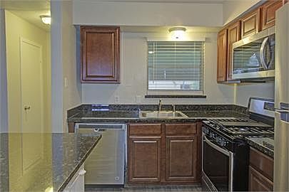 3rd image of 1101 E Main St #10501505