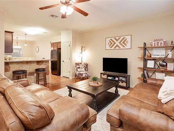 2nd image of 414 Deacon Dr W