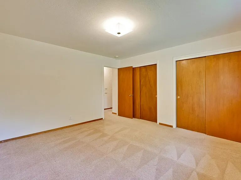130 S Avalon Dr — Photo 43