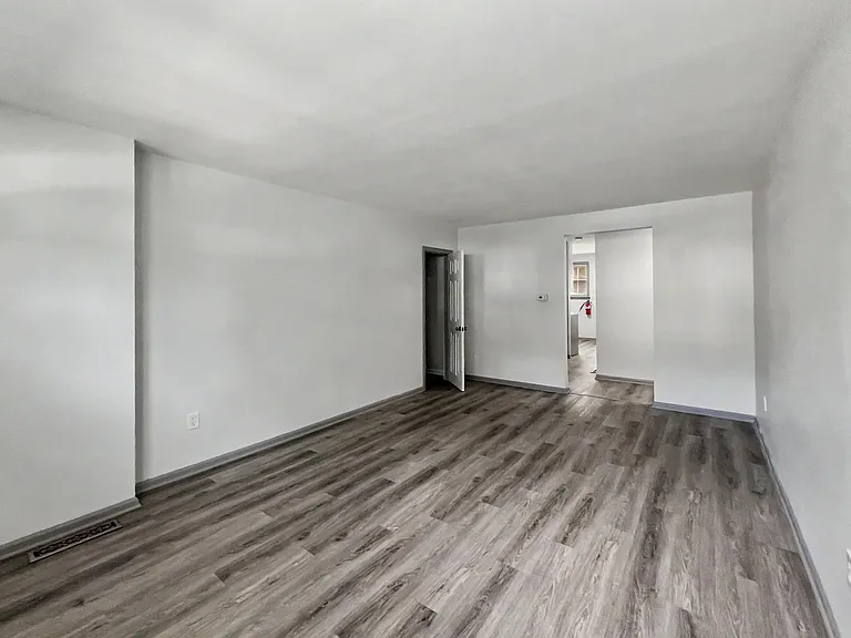200 E Maple Ave — Photo 62