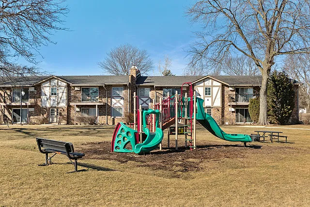 9S120 Lake Dr #201 — Photo 17