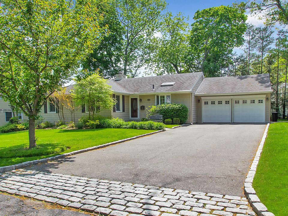 1st image of 7 Pine Dr S