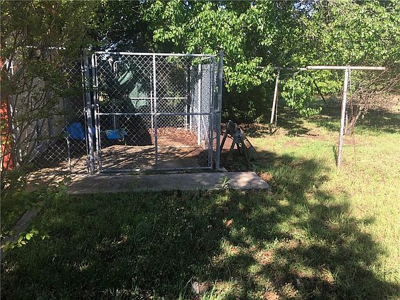 4th image of 224 Summit Dr